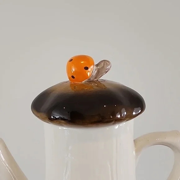 Vintage Merry Mushroom teapot - Picture 4 of 10